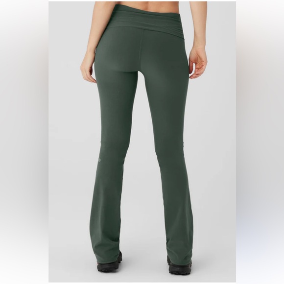Alosoft Foldover Bootcut Legging -
Dark Cactus
$108 OG price - Picture 1 of 8